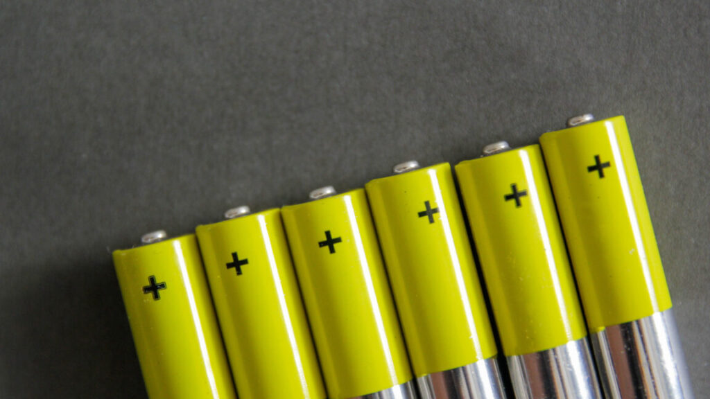 Researchers figure out how to get fresh lithium into batteries