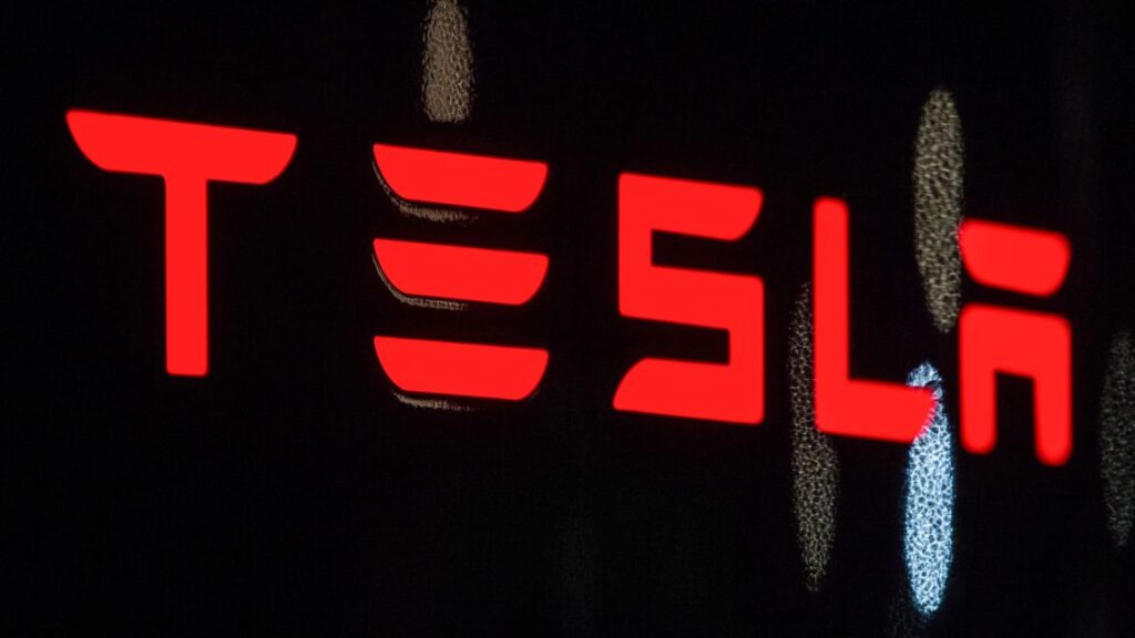 Feds charge New Mexico man for allegedly torching Tesla dealership