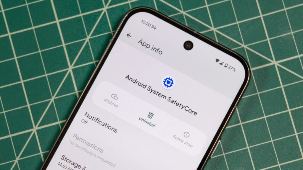 Google Messages can now blur unwanted nudes, remind people not to send them