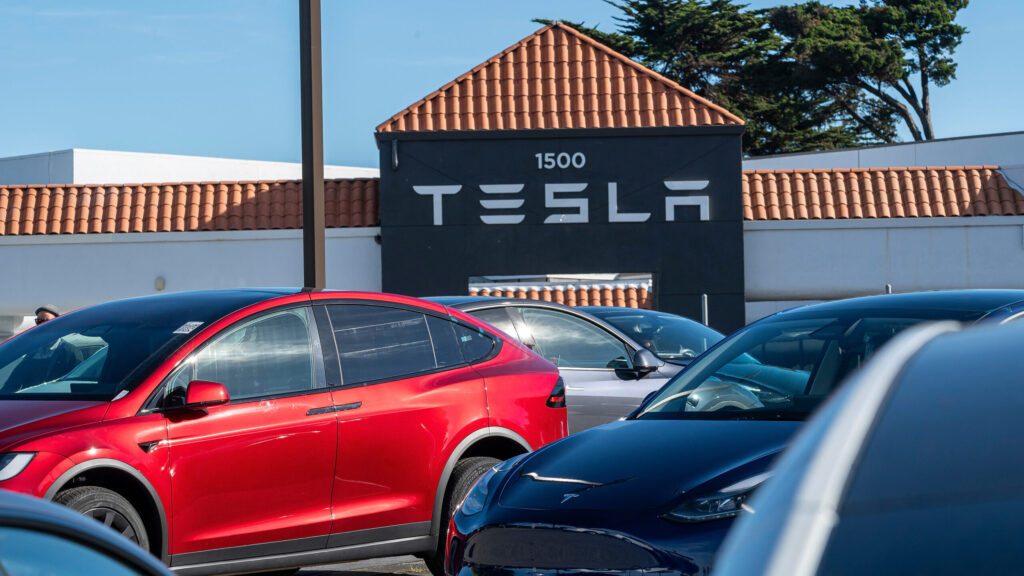 Tesla changes lease policy, didn’t use old cars as robotaxis
