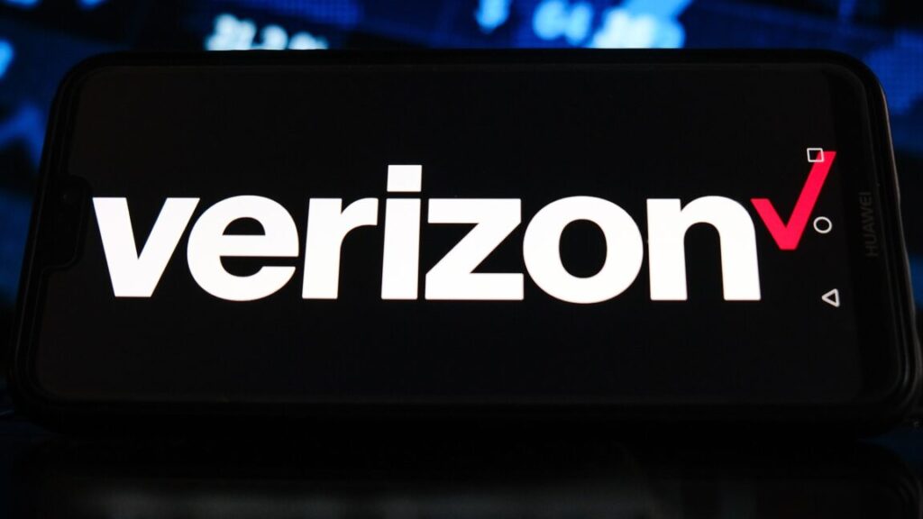 Verizon tries to get out of merger condition requiring it to unlock phones