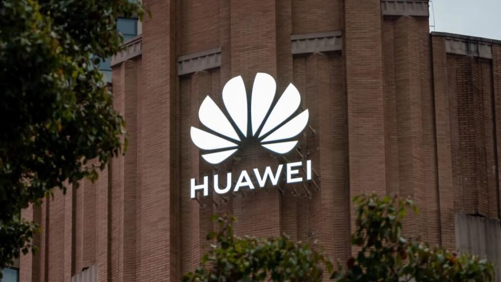US warns companies around the world to stay away from Huawei chips
